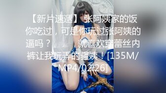 最牛逼的女厕偷拍10位漂亮女神集合，靓女进入厕所前怼着脸清晰录像【胆大包天系列】竟然还要补光的骚操作 (3)